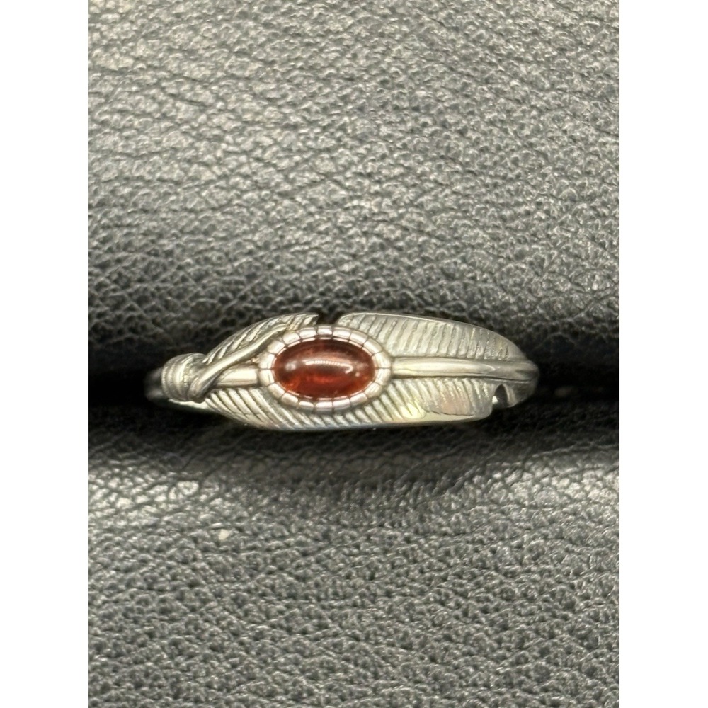New Condition Sterling Silver Garnet Feather Ring Size 7 D14